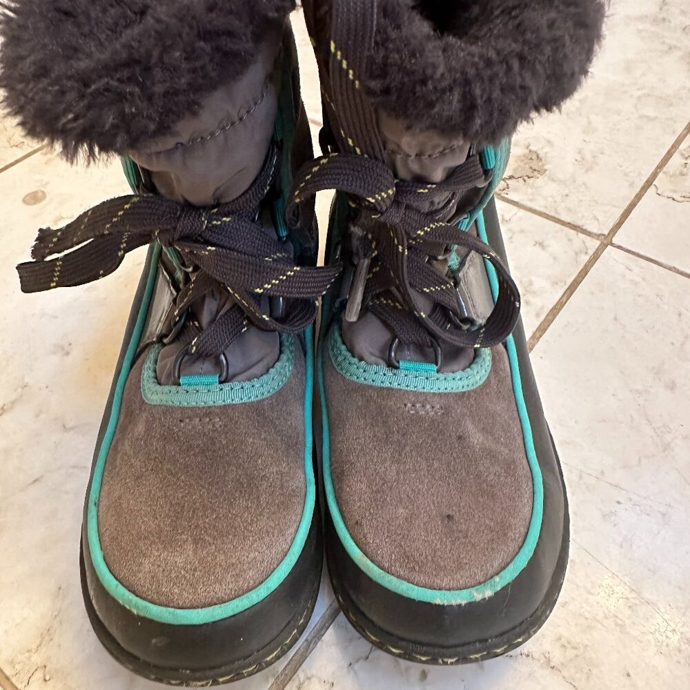 Toddler girls' size 13 waterproof & warm Sorel Tivoli III snow boots.